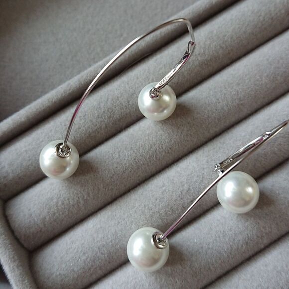 Crystals and Pearl Drop Threader silver Earrings - Picture 10 of 12